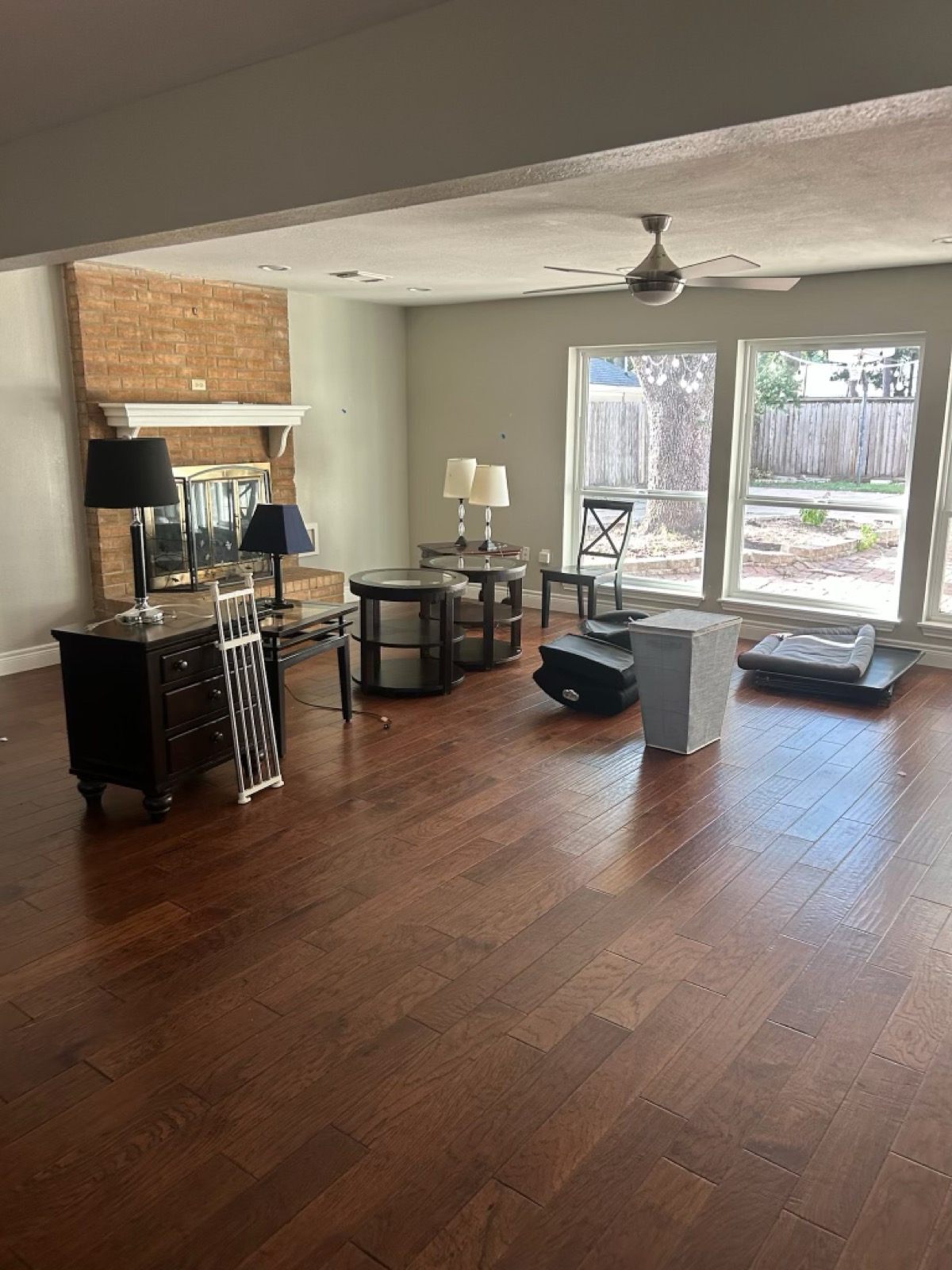 Living room empty and clean after junk removal